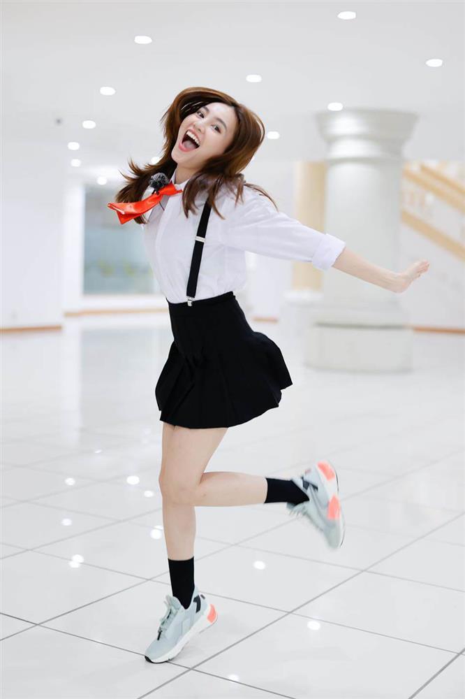 Lan Ngọc say bye hình tượng ngọc nữ với lối tạo dáng khó tả-8