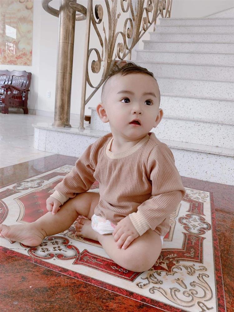 Con trai Hồ Gia Hùng (HKT): Chào đời ở đảo, thiếu thốn vật chất-2