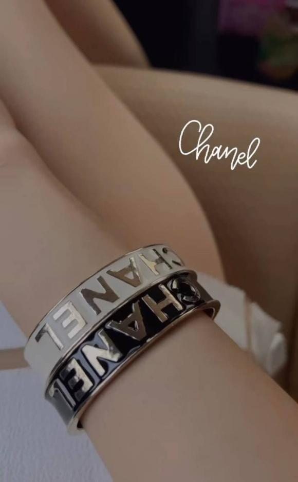 Minh Hằng liên tục tậu đồ hiệu trước ngày kết hôn-2