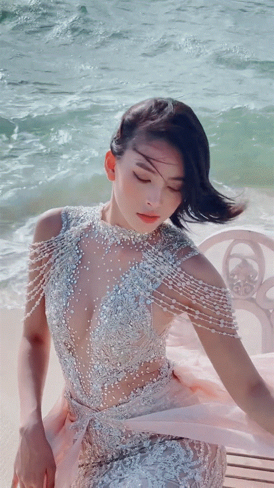 Hoa hậu Tiểu Vy khoe gần trọn vòng 1 trên bờ biển-6