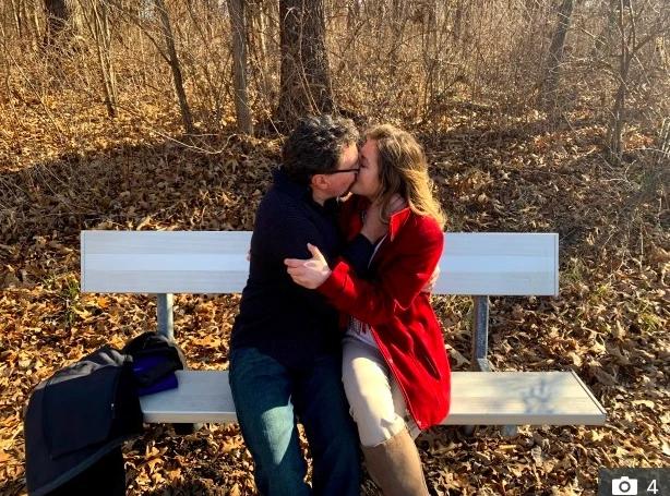 Cô gái 26 tuổi kết hôn với người tình 52 chỉ sau 3 tháng gặp gỡ-3