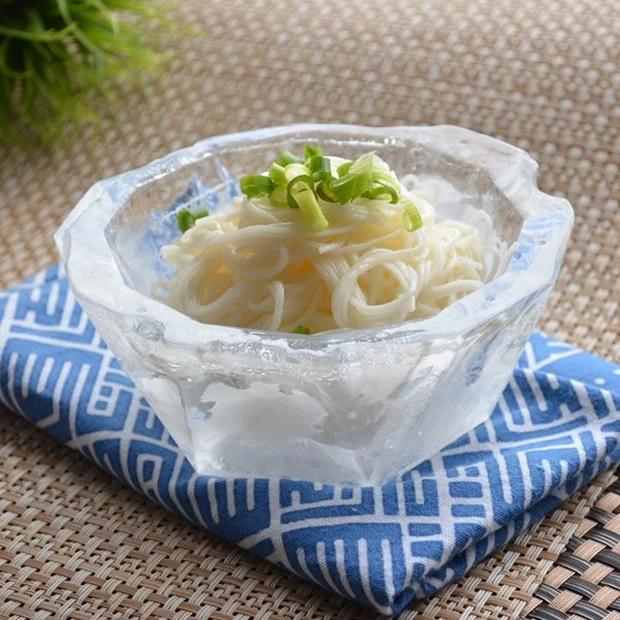 Bỏ đồ ăn lên bát làm bằng đá lạnh, món siêu thú vị của người Nhật-4