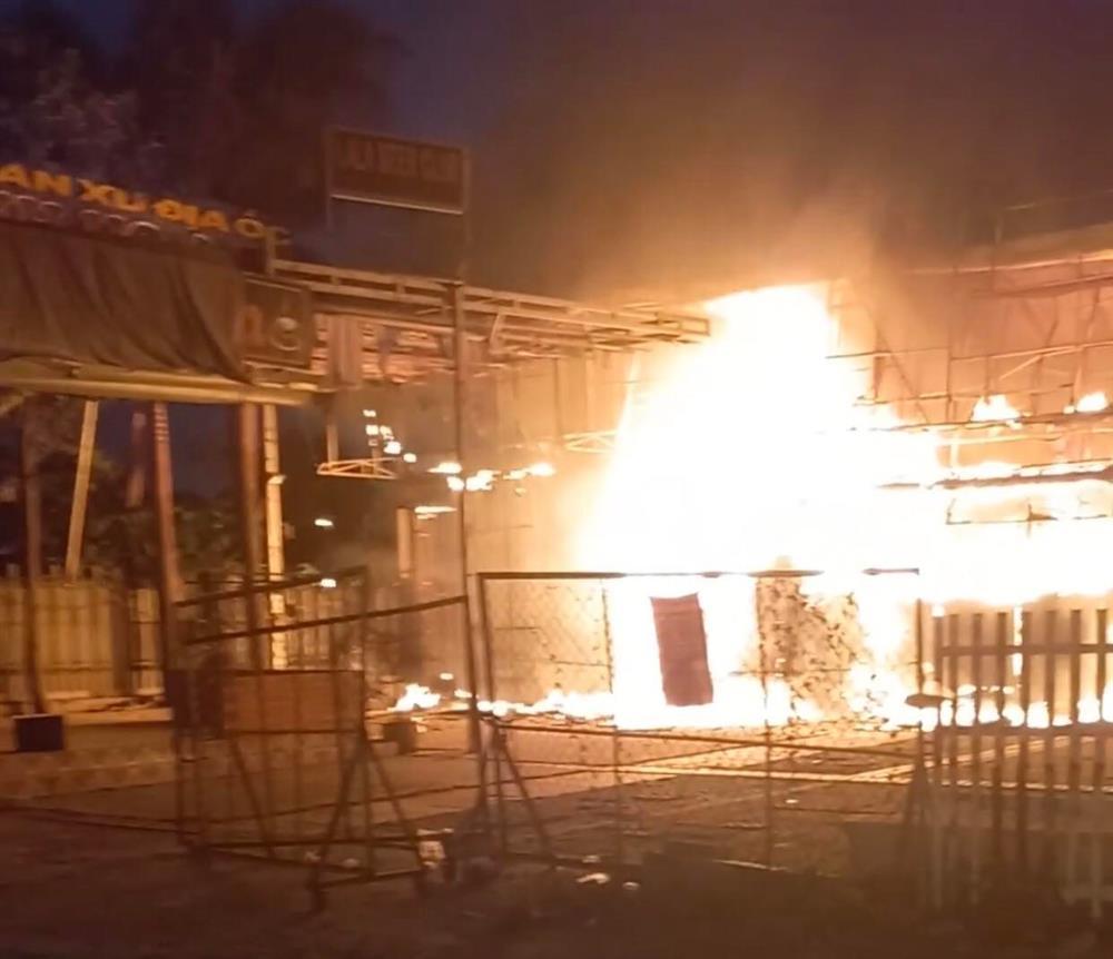 Ho Chi Minh City: The Beer Club was burned down, inert at dawn-1