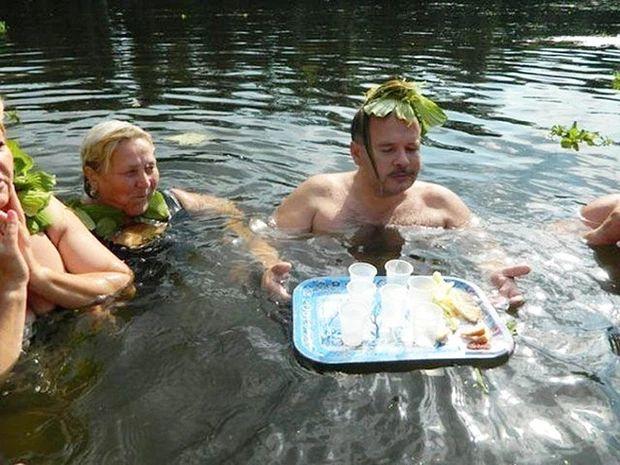 Loạt ảnh cực cháy chỉ xuất hiện trong những bữa tiệc người Nga-7