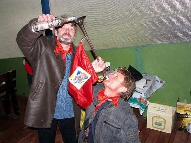 Loạt ảnh cực cháy chỉ xuất hiện trong những bữa tiệc người Nga-9