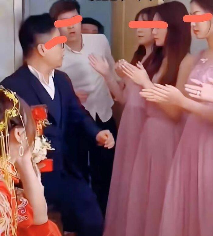 Háo hức đón tân nương, chú rể chết sững nhận ra dàn phù dâu-3