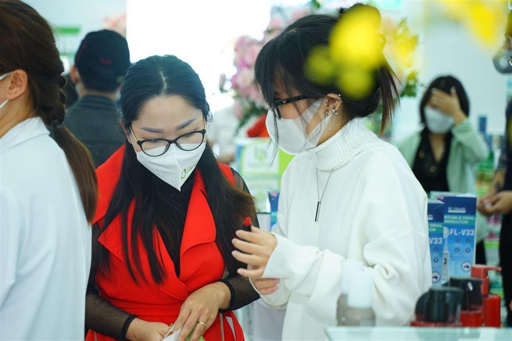 B&H Beauty&Health Essentials hút khách ngay dịp khai trương-2