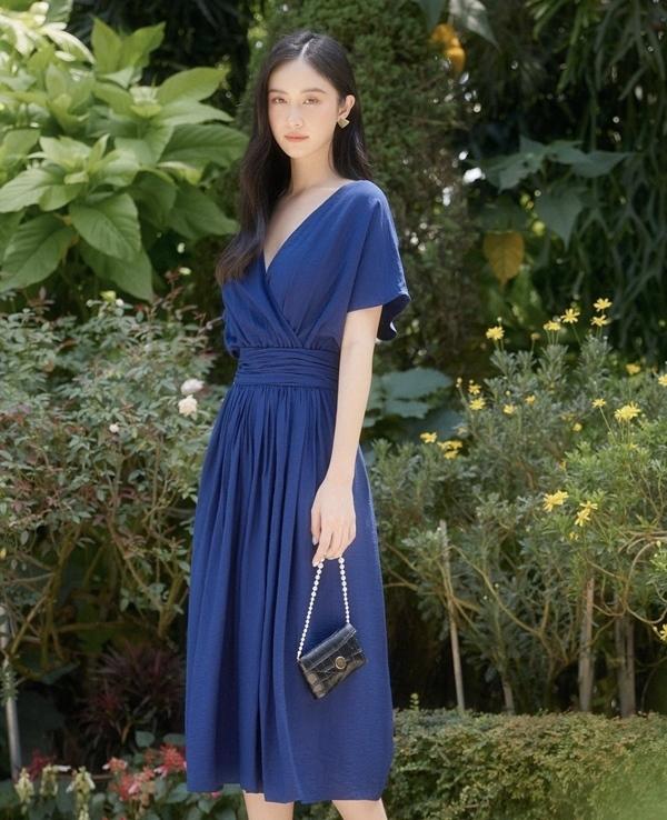 Phạm Hương kín đáo chơi golf - Ngọc Trinh hóa nữ cao bồi sexy-2