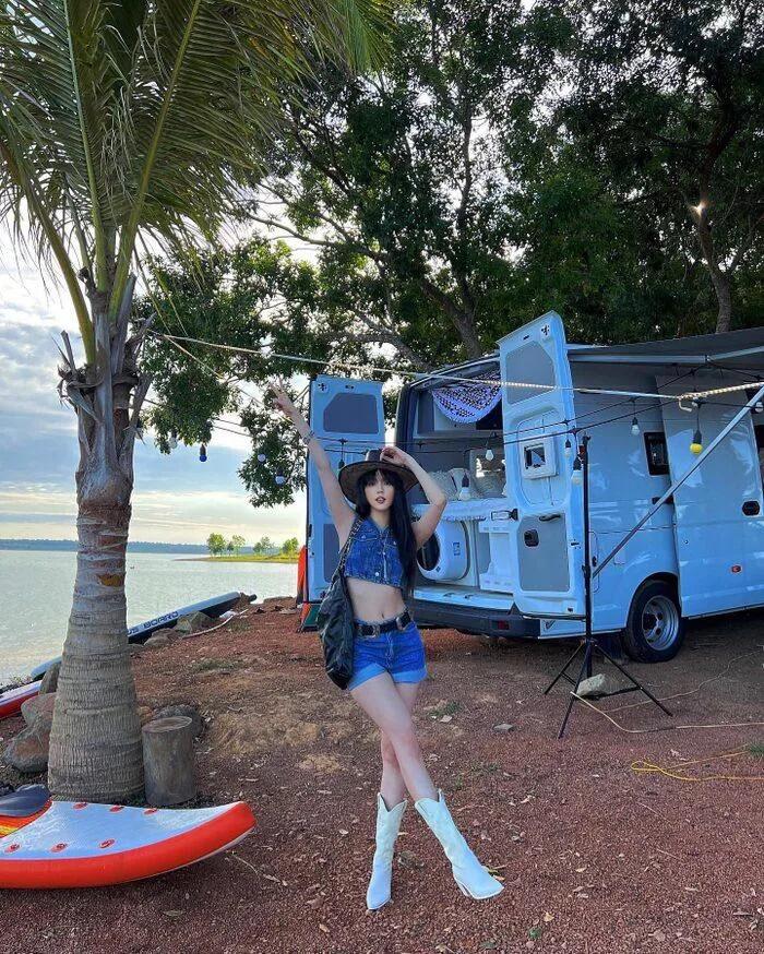 Phạm Hương kín đáo chơi golf - Ngọc Trinh hóa nữ cao bồi sexy-5