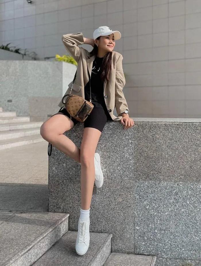 Phạm Hương kín đáo chơi golf - Ngọc Trinh hóa nữ cao bồi sexy-8