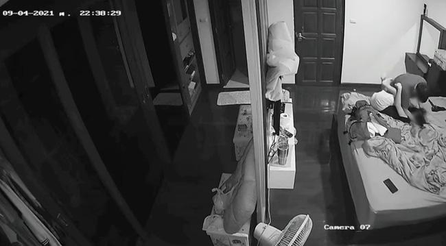 Đòi ly hôn, vợ bị chồng đánh đập dã man trước mặt con nhỏ-1