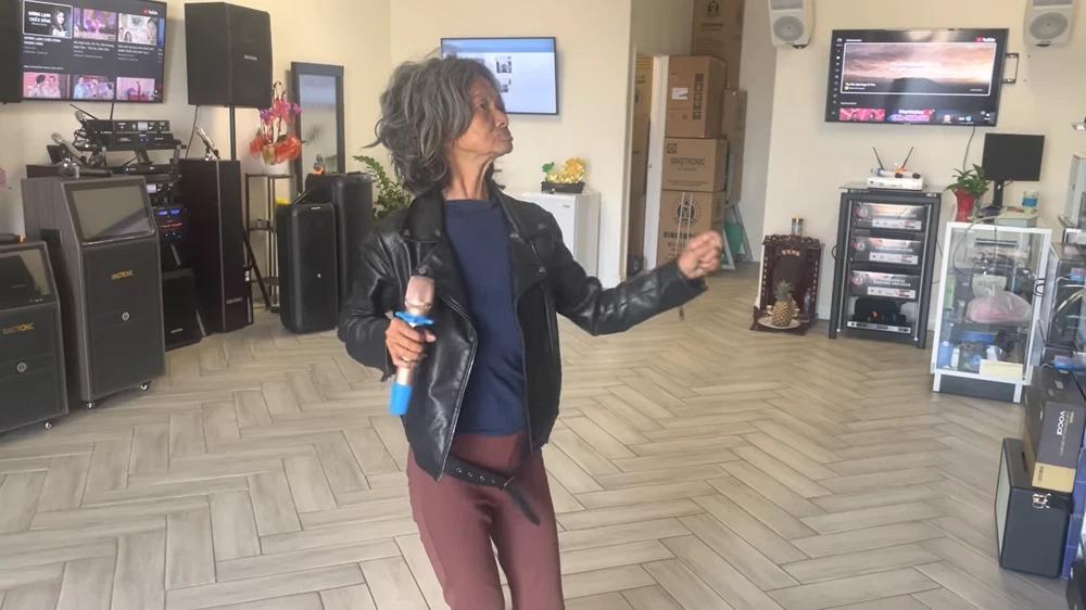 Ca sĩ Kim Ngân xuất hiện tiều tụy, gầy guộc, tóc rối-1