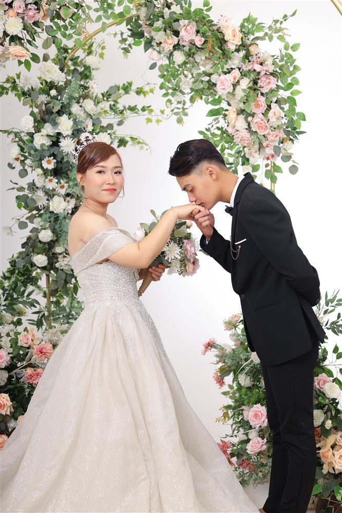 Cặp đôi chị em quen nhau qua app, gặp nhau đúng 3 lần là chốt cưới-1