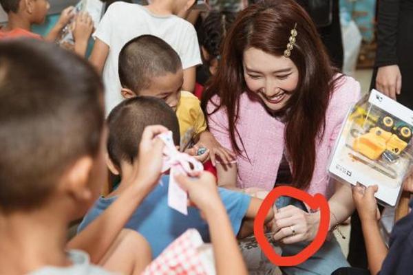 Thúy Ngân bị soi đeo nhẫn ngay ngón áp út, phải chăng sắp lên xe hoa?-1