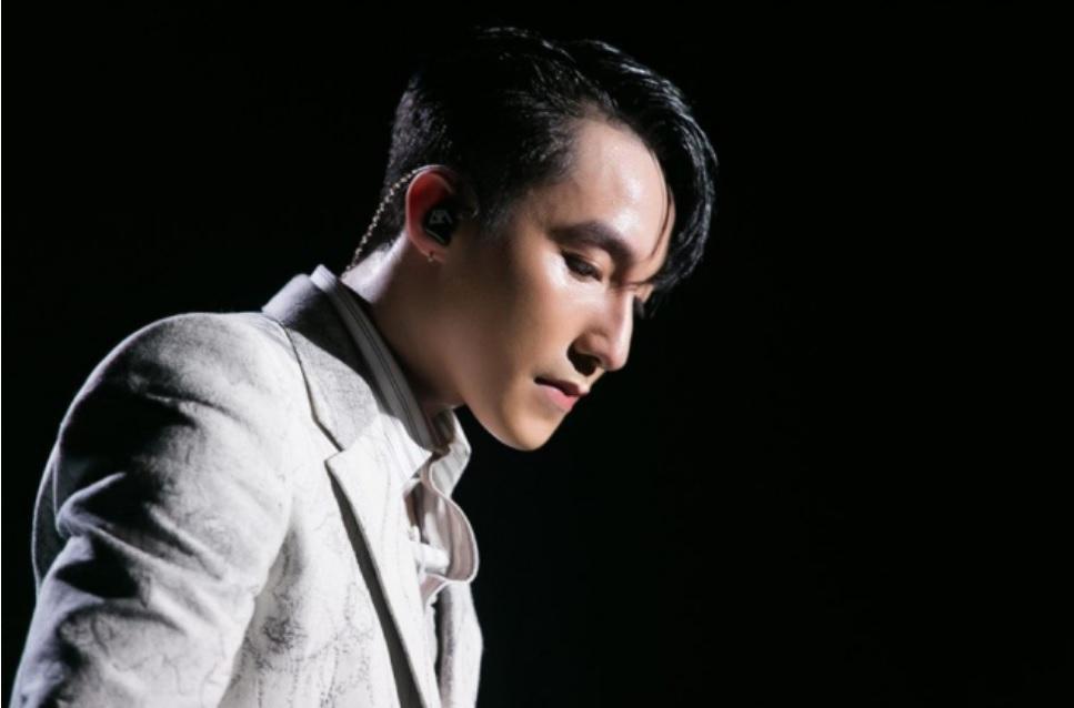 Sơn Tùng để ảnh đen đồng loạt, tiễn đưa một mối tình?-8