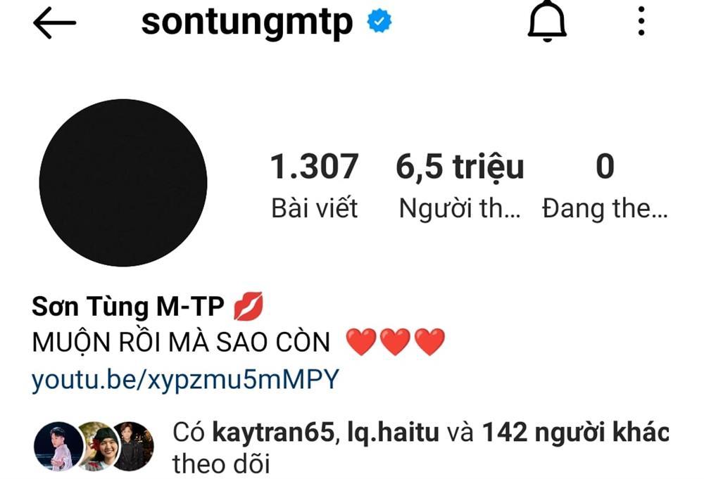 Sơn Tùng để ảnh đen đồng loạt, tiễn đưa một mối tình?-3