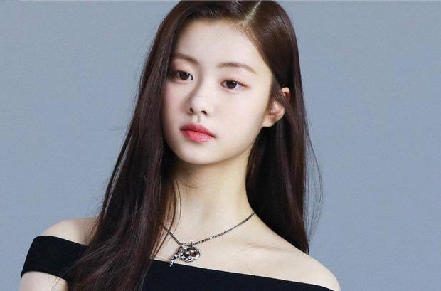 Em gái BTS vướng nghi vấn cầm gạch phang bạn: Staff bị bóc phốt bênh-1