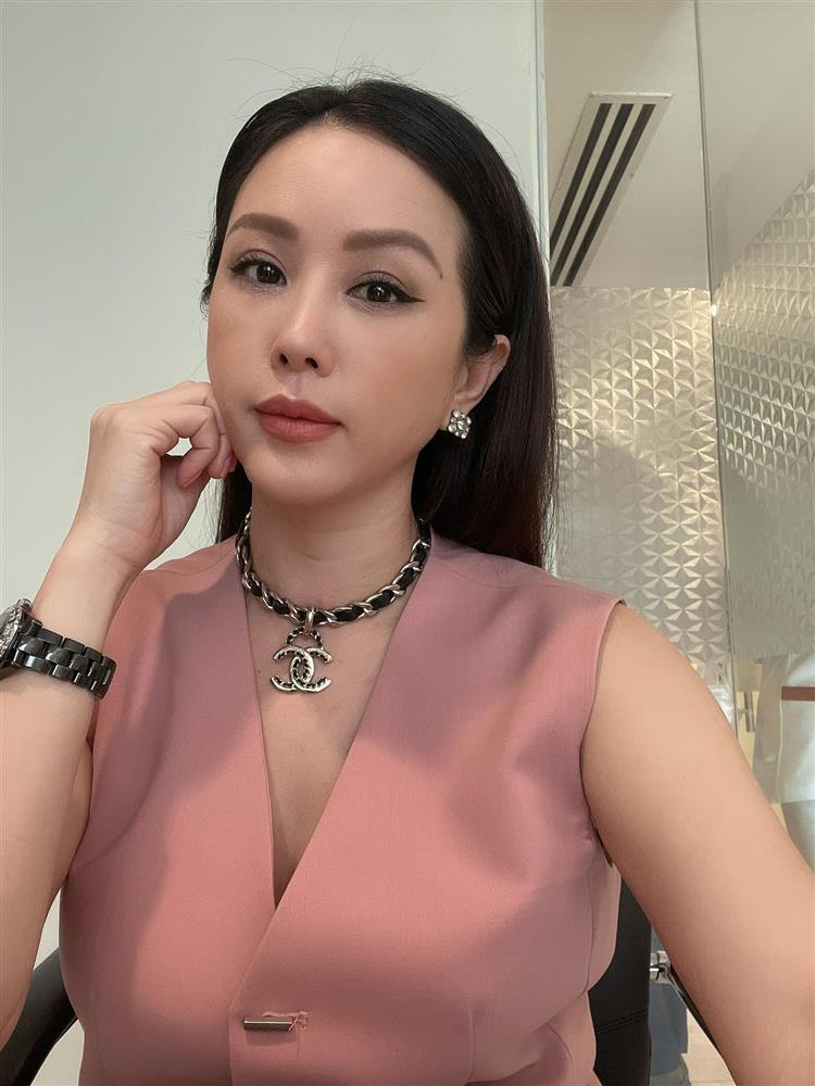 Thu Hoai is pregnant with a husband 10 years younger?-4