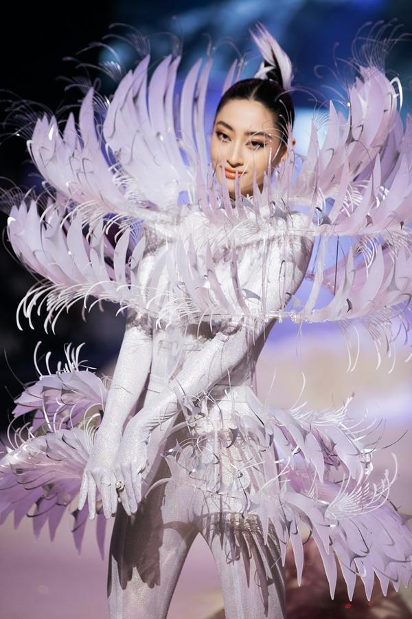 Đỗ Hà xuất thần diễn mở màn - Lương Thùy Linh rực rỡ làm vedette-3