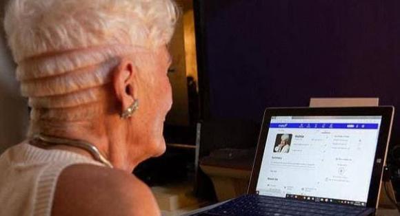 Cụ bà 83 hẹn hò 50 bạn trai trong 8 tháng, người trẻ nhất mới 18 tuổi-2