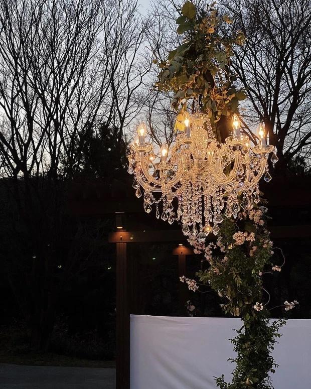 Cận cảnh không gian tiệc cưới Hyun Bin - Son Ye Jin: Quá lộng lẫy-6