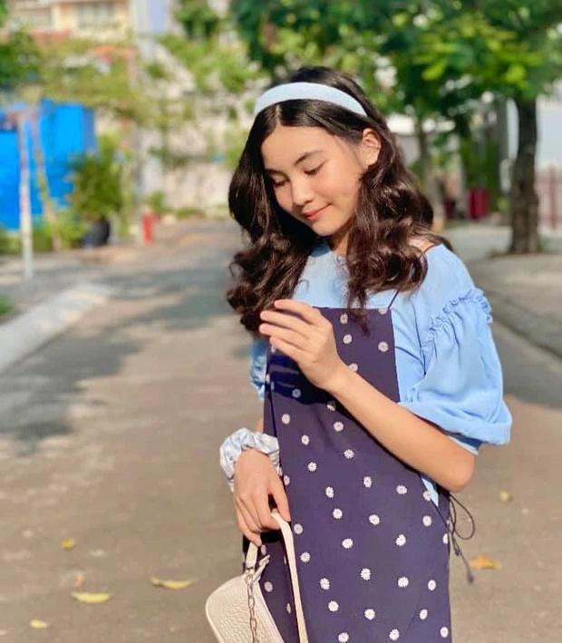 Con út Quyền Linh càng lớn càng xinh, sắc vóc không thua kém chị-3