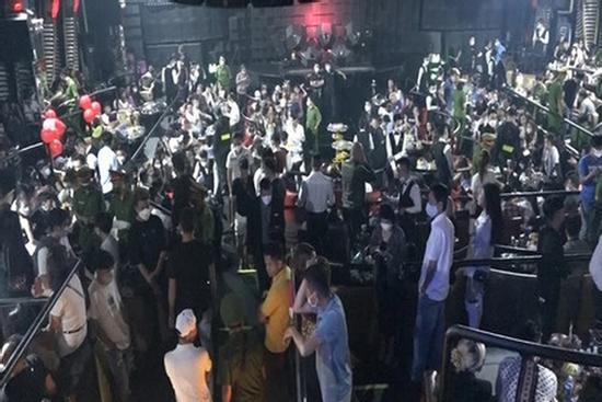 Phát hiện gần 100 người 'phê' ma túy trong quán bar Ferso