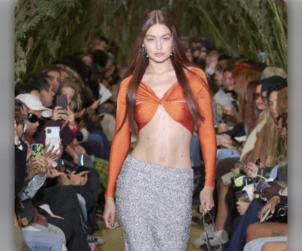 Nghỉ lễ sang xịn với 3 xu hướng diện áo croptop gợi cảm-3