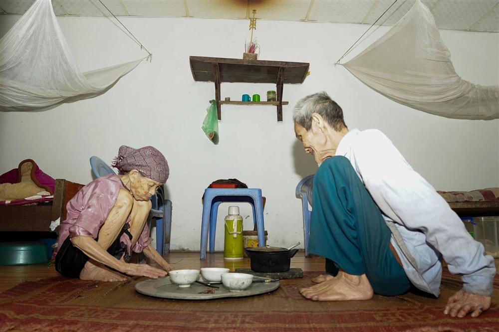 Cảm phục cuộc sống của ông điếc, bà mù ở Hà Nội - yêu thương chiều chuộng tuổi xế chiều-7