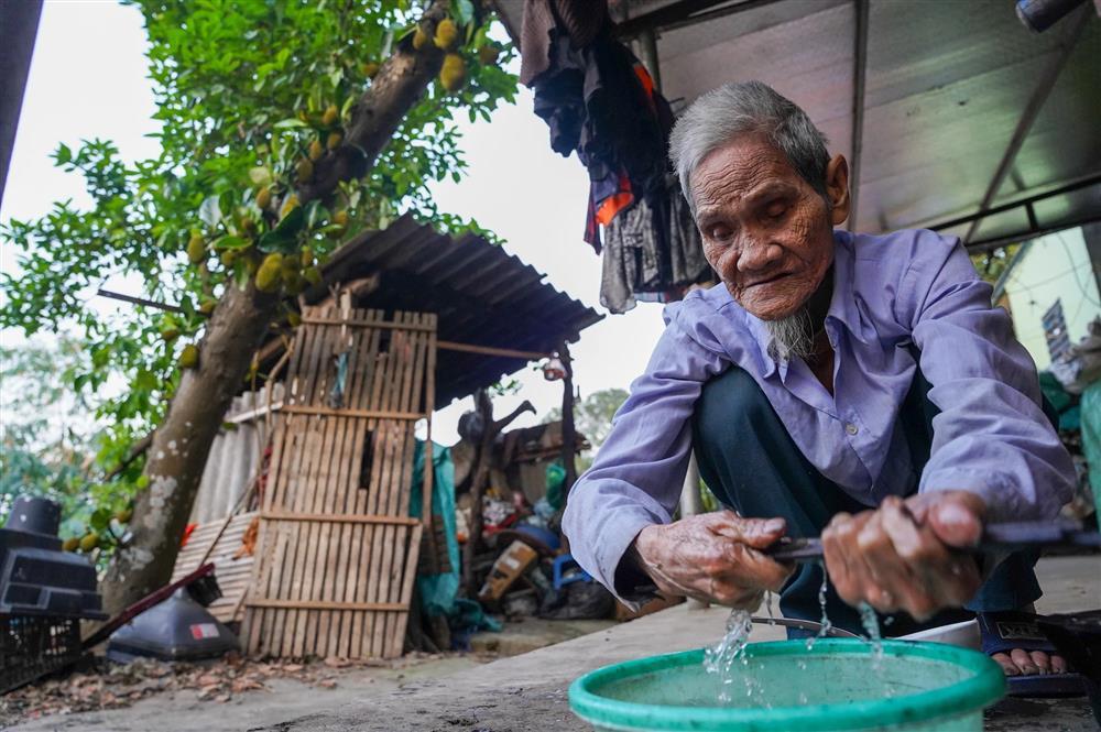 Cảm phục cuộc sống của ông điếc, bà mù ở Hà Nội - yêu thương chiều chuộng tuổi xế chiều-10