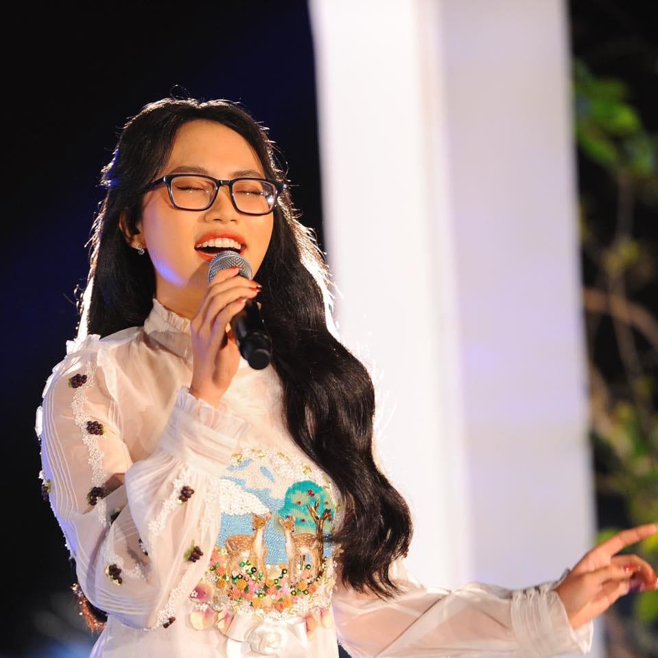 Phương Mỹ Chi có vượt qua được bóng của danh ca Thanh Tuyền?-2