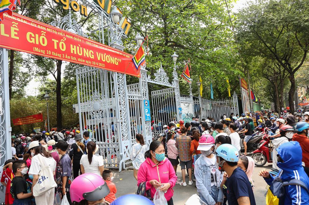Thảo Cầm Viên Sài Gòn đông nghẹt người vào cắm trại dịp giỗ Tổ-1