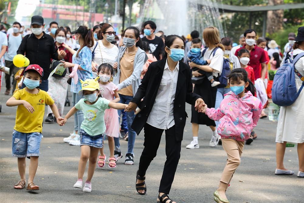 Thảo Cầm Viên Sài Gòn đông nghẹt người vào cắm trại dịp giỗ Tổ-5