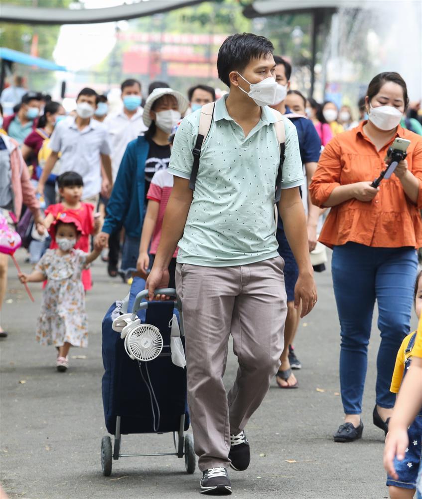 Thảo Cầm Viên Sài Gòn đông nghẹt người vào cắm trại dịp giỗ Tổ-11