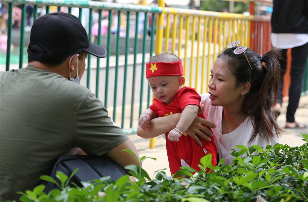 Thảo Cầm Viên Sài Gòn đông nghẹt người vào cắm trại dịp giỗ Tổ-12