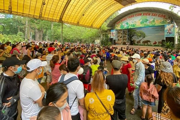Saigon Zoo and Botanical Garden is crowded with people, camping guests