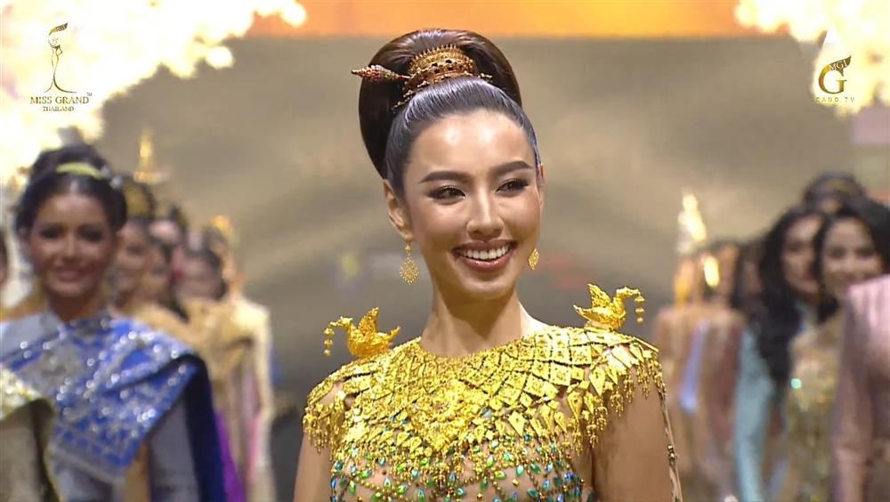 SHOCK: Thuy Tien wears 24 billion clothes, drops precious bracelets, making everyone's heart flutter-1