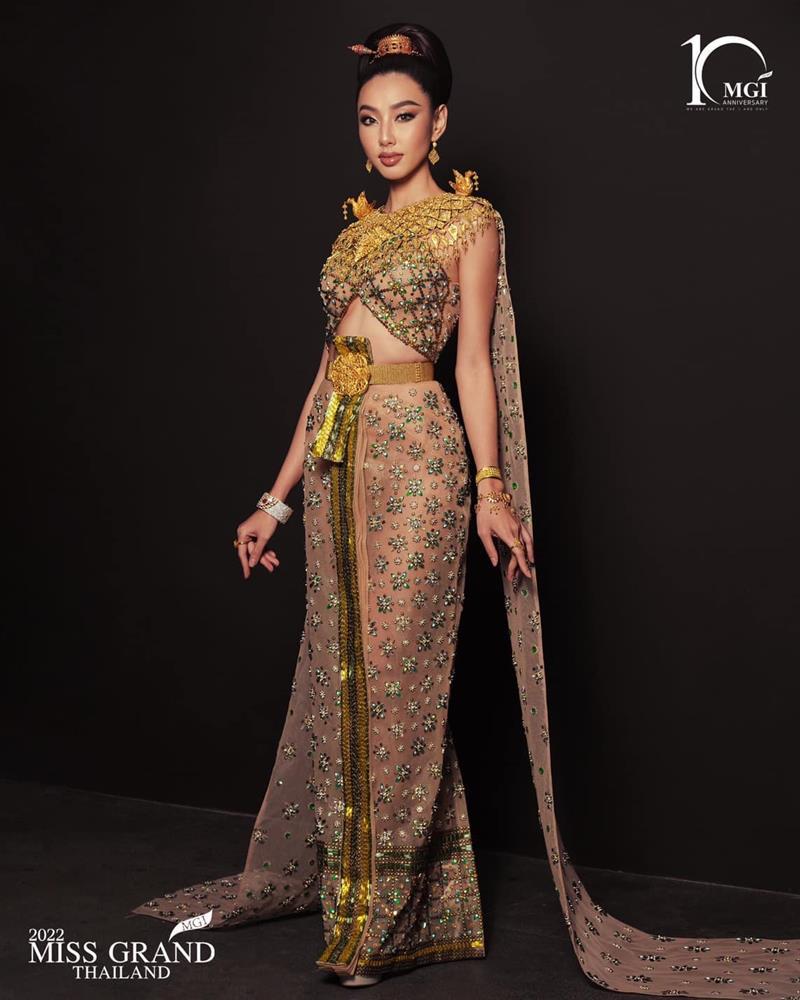 SHOCK: Thuy Tien wears 24 billion clothes, drops precious bracelets, making everyone's heart flutter-3