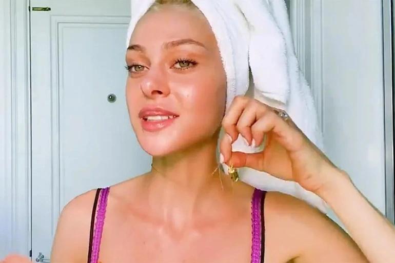 Tại sao Brooklyn Beckham và vợ đeo răng khôn bọc vàng của nhau?-1