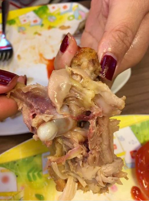 Hết hồn món gà rán trắng ởn của thương hiệu nổi tiếng đình đám-8