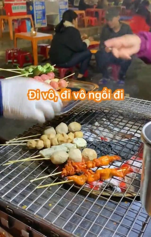 Tourists lose hundreds of thousands just to eat skewers of Da Lat night market-2