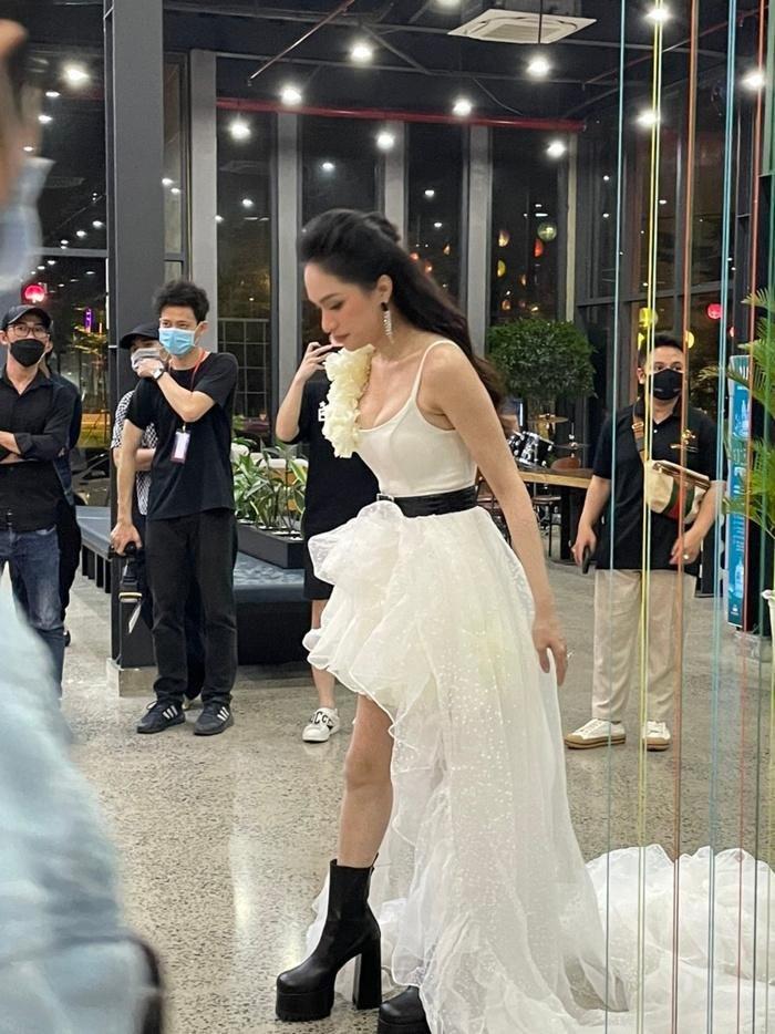 Hương Giang đẹp không góc chết dù hình chụp lén cam thường-4