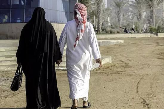 Tình yêu quá mức của anh khiến tôi như sống trong địa ngục