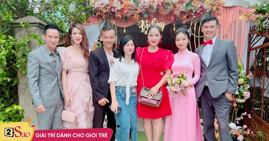 MC Cat Tuong and Cat Phuong wore odd shapes at Tiet Cuong’s wedding