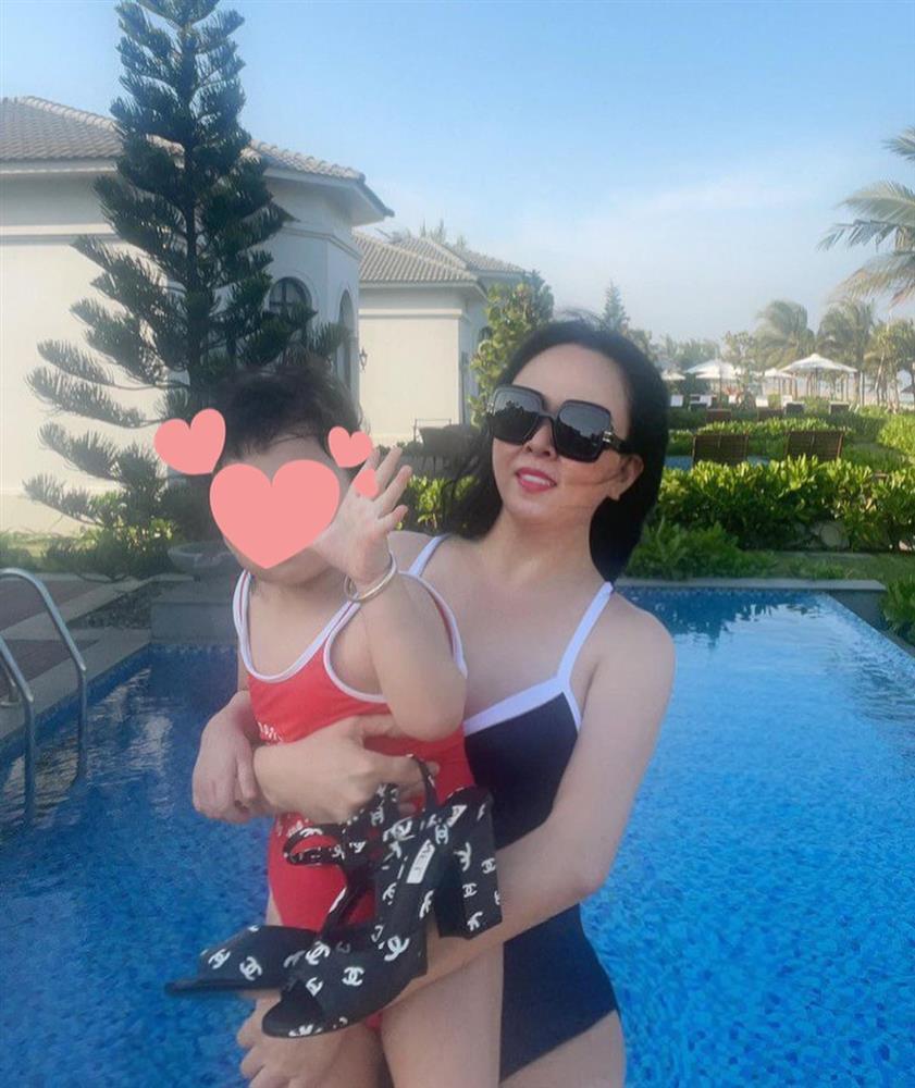 Phượng Chanel mặc đồ tắm cực xịn, so trước đây càng kinh ngạc-4