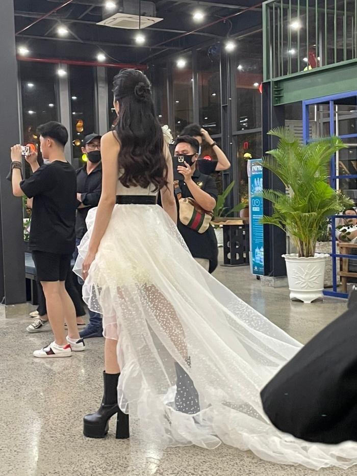 Hương Giang đẹp không góc chết dù hình chụp lén cam thường-5