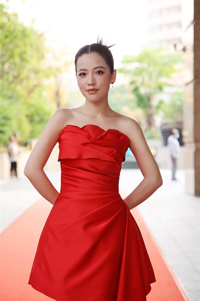 Được Kiều Minh Tuấn cầu hôn nhưng Midu lại bị tố là người thứ 3-4