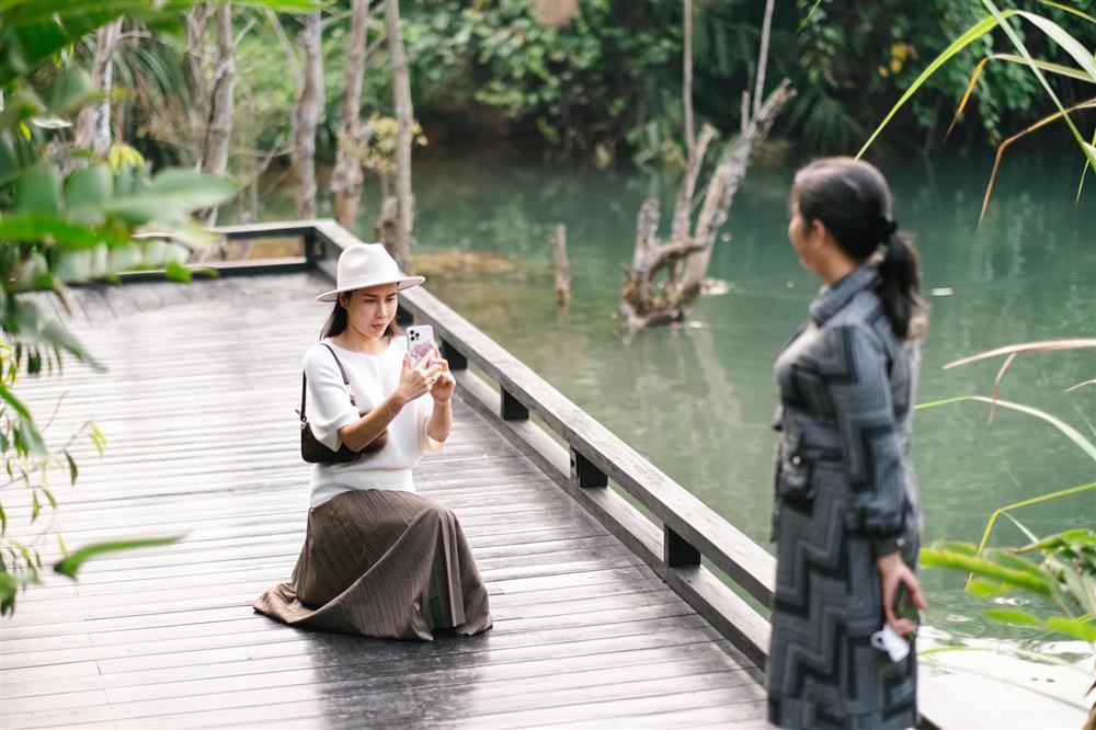 Ngọc Quyên sống giản tiện ở Mỹ, phải tự cắt tóc tại nhà-6