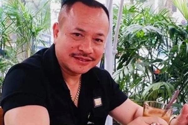 Vợ Tom Parker khóc nghẹn khi đưa tang chồng-3