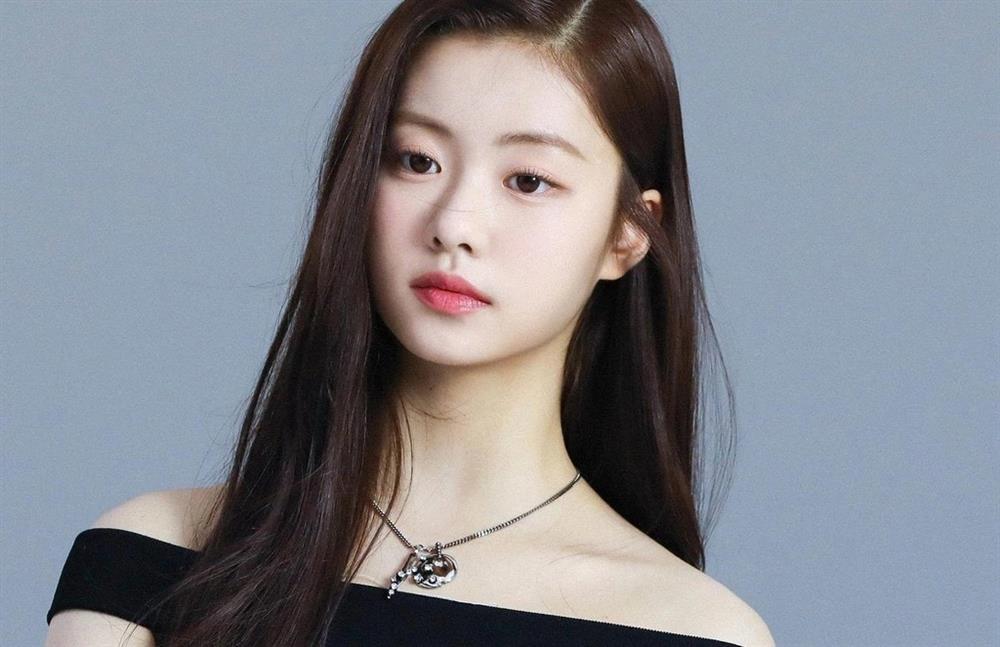 Nữ thần tượng sinh năm 2005 đang là tâm điểm tranh cãi-2